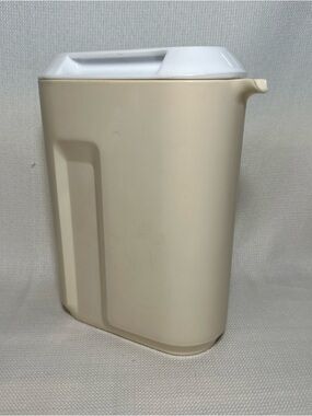 Rubbermaid Cream Pitcher with White Lid